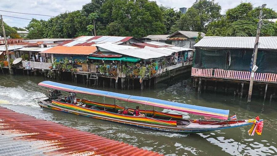 1 Hr Private Bangkok Canal Boat Tour: Traditional Flat Boat - Bang Luang Canal Community and the Artist House Stop