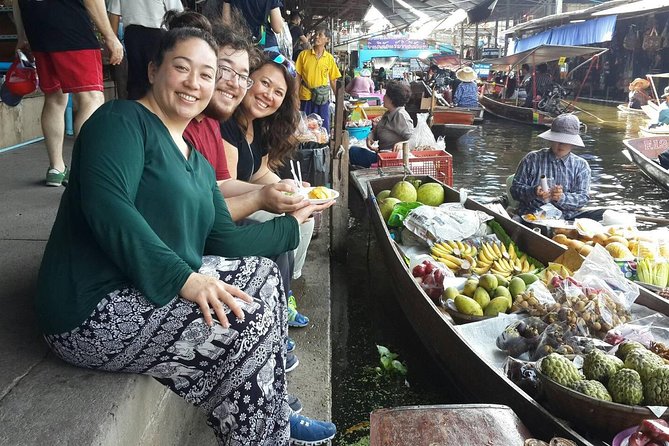 2-hour Bangkok Old City Night CHOB TUK TUK + Talat Noi Street Art - Night street foods, plus Pak Klong Talad flower and vegetable market