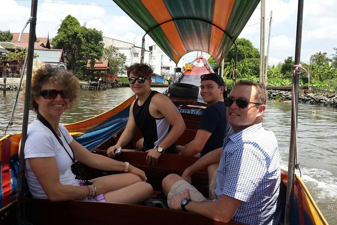 2-hour SUNSET Canal Tour + FOODS Tasting with Tour Guide - Bangkok Noi canal life: older houses, old temples, and the river’s backstory