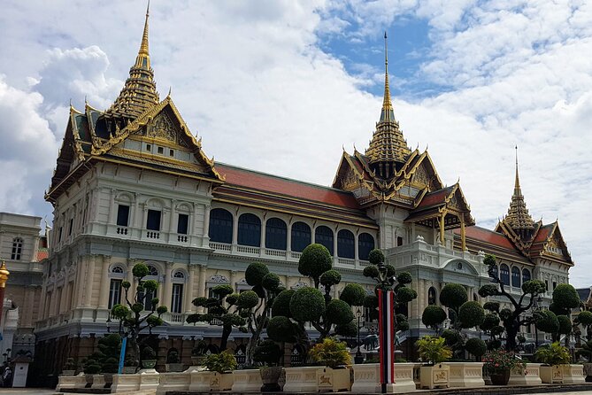 Amazing Bangkok City and Temple Tour with Local Guide - Yaowarat Road drive-by and Pak Khlong Talat, smells, colors, and local rhythms