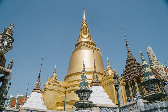 Amazing Bangkok Tour with Grand Palace, Emerald Buddha & Wat Arun - The local product store stop, how to handle it