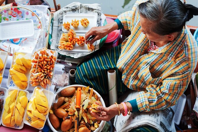 Amphawa Floating Market & Maeklong Railway Train Market Tour - Shopping and food strategy: sample smart at Amphawa