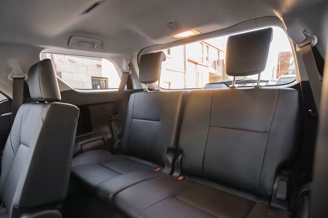 Arrival by Minivan from Bangkok Airport BKK to Bangkok or Pattaya - The ride: Toyota Alphard comfort for up to 5 people