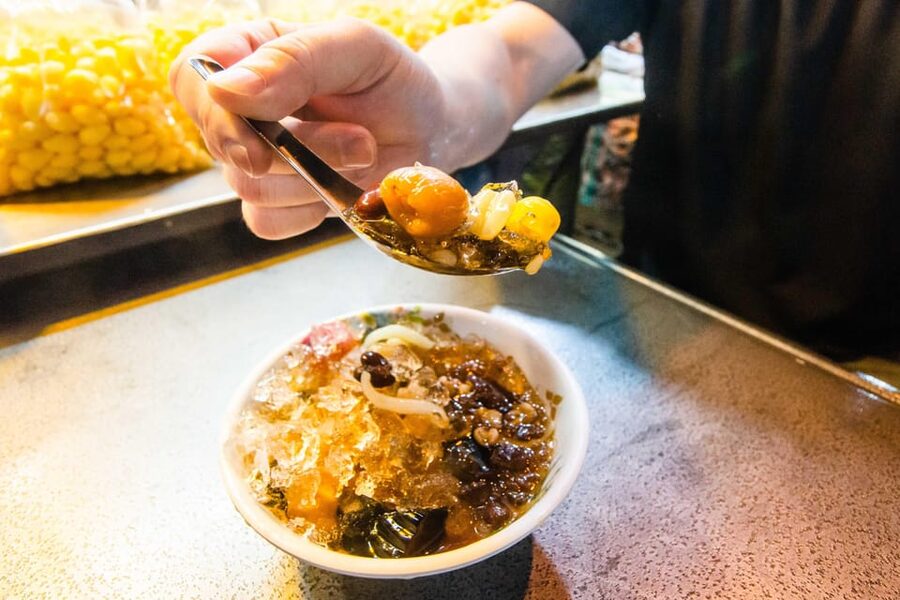 Authentic Street Food Tour in Chinatown I Bangkok - Chinatown Street Food Starts at Wat Mangkon MRT
