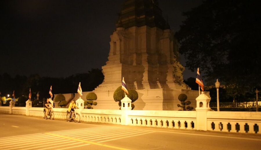 Ayutthaya: 3-Hour Sunset Ride Bike Excursion - How the Pa Sak ferry crossing and markets shape the evening