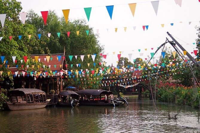 Ayutthaya Bicycle Hike & ATV to Top Attractions & Floating Market - Wat Phra Sri Sanphet and Wat Lokayasutharam: big chedis and a reclining Buddha
