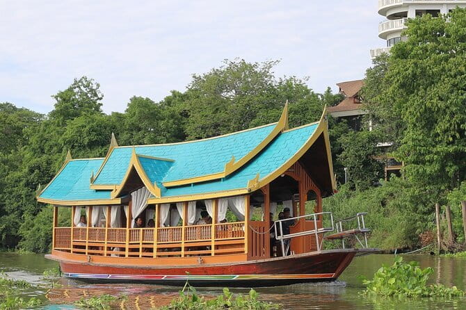 Ayutthaya Bicycle Tour with Scenic Boat Experience - From bikes to the pier: the tuk-tuk changeover