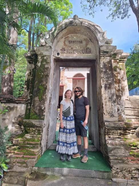 Ayutthaya: Colorful Slow Life Bicycle Tour with local guide. - Cycling the real Ayutthaya: backstreets, ruins, and animals along the way