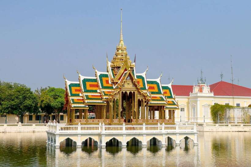 Ayutthaya One Day: Famous Temples & Bang Pa-In Palace Tour - Central Ayutthaya break: shopping, snacks, and time to reset