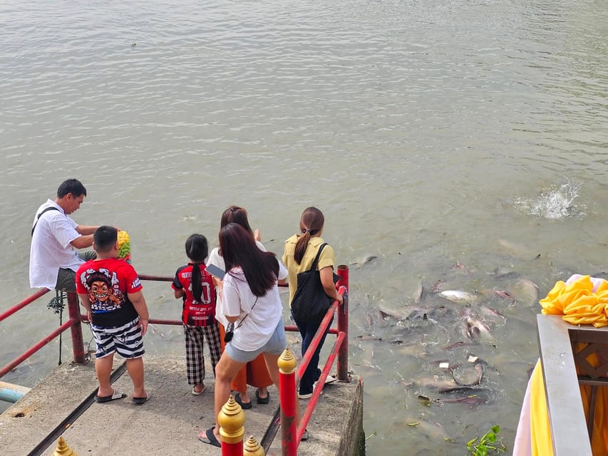 Ayutthaya: Private Boat Tour with Optional Temple Visits - Getting on board: what’s included and what you should bring
