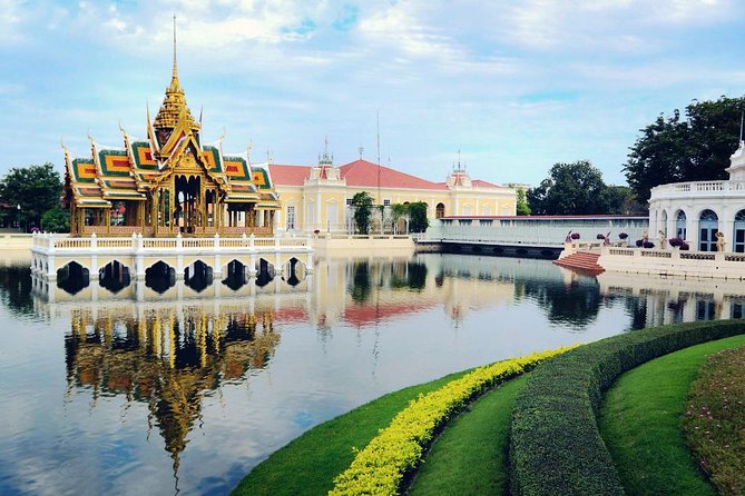 Ayutthaya’s Top Temple & Boat Tour From Bus Station - Stop 1 at Ayutthaya Win: a quick start near Wat Mahathat