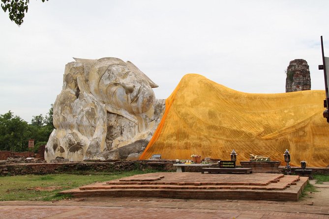 Ayutthaya’s Top Temple & Boat Tour From Bus Station - Lunch, river atmosphere, and the classical Thai dance moment