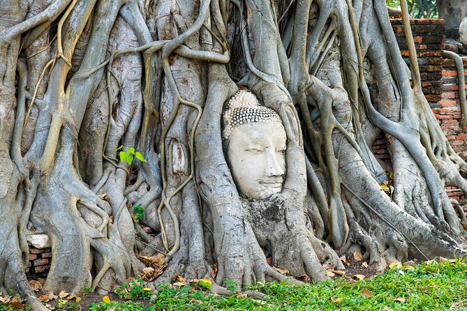 Ayutthaya Summer Palace and Temples Day Tour from Bangkok - Bang Pa-In Summer Palace: pond views and Thai-style Royal Pavilion vibes
