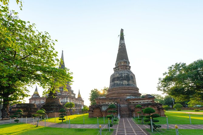 Ayutthaya Sunset Boat Ride & Famous Attraction From Bangkok - Wat Yai Chai Mongkhon: a big temple stop without overkill