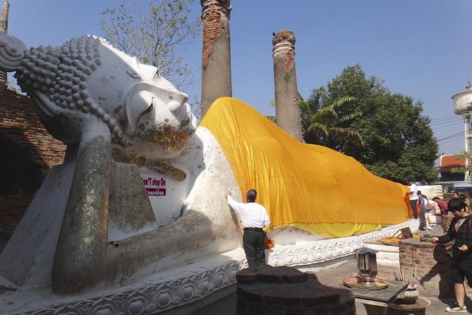 Ayutthaya Sunset Tour: Iconic Temples & Scenic River Boat Ride - Where the Market Fit Happens: Chao Phrom Market Time