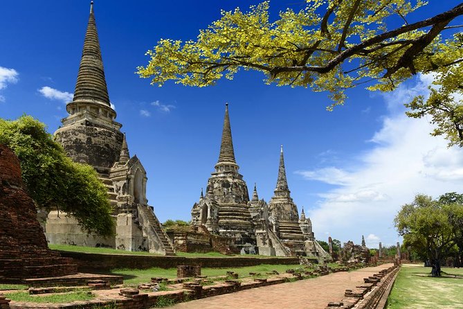 Ayutthaya Temples and Ayothaya Floating Market From Bangkok - Stop 1: Wat Yai Chaya Mongkol and the King U-Thon origin story