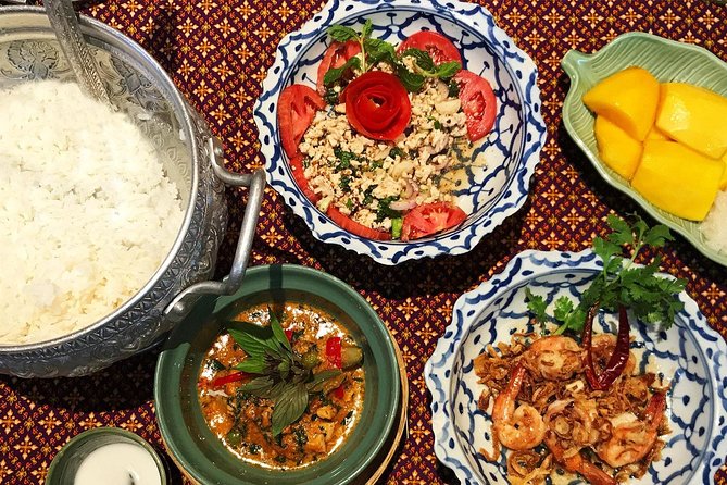 Baipai Thai Cooking School: Authentic Cooking Class Tour - Meeting point at Soi Ngam Wong Wan, and how to not lose time