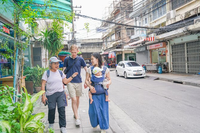 Bang Rak Backstreets: Local Bites & Culture Walking Tour - Warehouse 30 and the street-art break that resets your eyes