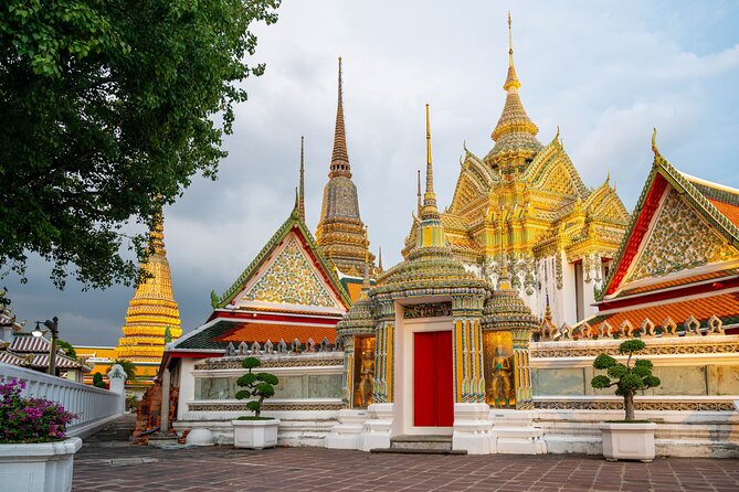 Bangkok 3 Temple Walking Tour: Wat Arun, Wat Pho, Wat Traimit - Temple Etiquette That Actually Saves You Time