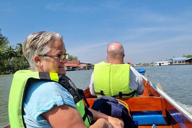 Bangkok: A 4 Hours Tuk Tuk Sightseeing Tour At Iconic Landmarks - Pak Khlong Flower Talat: lotus folding and market-lane walking