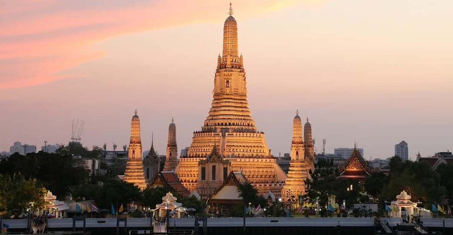 Bangkok: A 4 Hours Tuk Tuk Sightseeing Tour Iconic Landmarks - Wat Arun from the outside: riverside views and the photo angle game