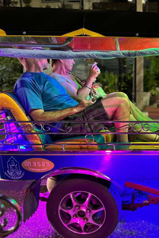 Bangkok: A 4 Hours Tuk Tuk Sightseeing Tour Iconic Landmarks - Pak Klong Talad flower market: lotus folding and the real sensory stop