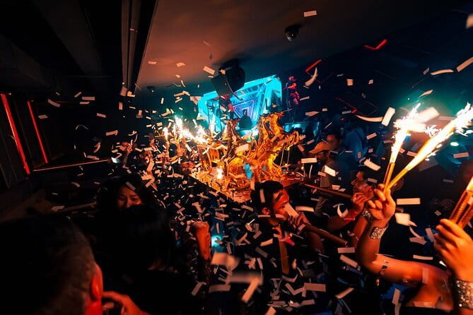 Bangkok After Dark: Pub Crawl Adventure - Hemingways kick-off: welcome drink and an ice breaker that works