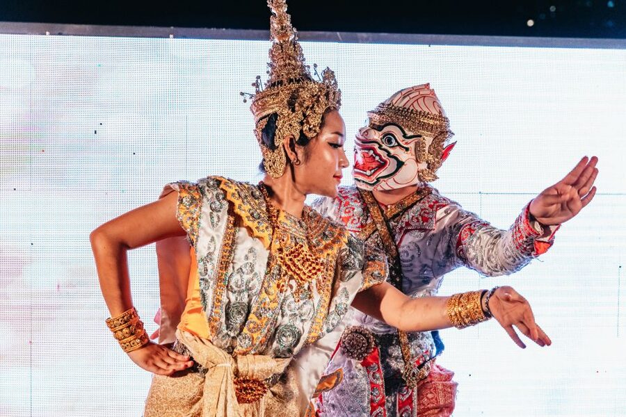 Bangkok: Alangka Luxury Buffet Dinner Cruise With Live Music - Should you book Alangka Luxury Buffet Dinner Cruise?