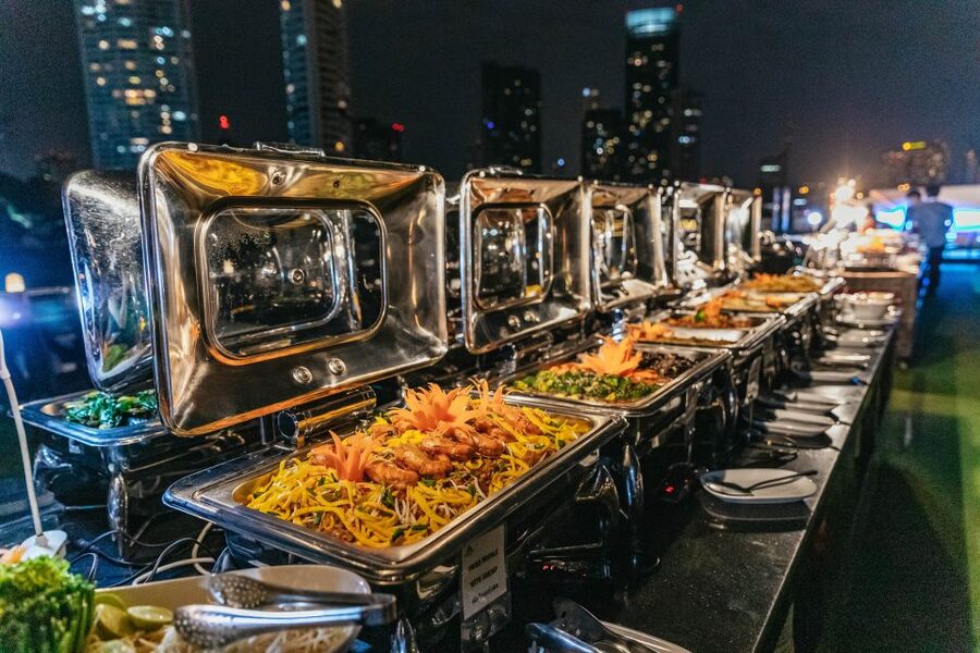 Bangkok: Alangka Luxury Buffet Dinner Cruise With Live Music - Getting the best photos and fireworks view