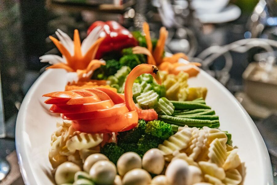 Bangkok: Alangka Luxury Buffet Dinner Cruise With Live Music - Who should book, and who should rethink it