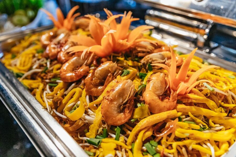 Bangkok: Alangka Luxury Buffet Dinner Cruise With Live Music - Quick tips to make it smoother