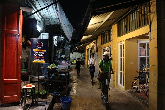Bangkok at Night by Electric Scooter - Wat Pho After Dark, plus History Told While You’re Riding