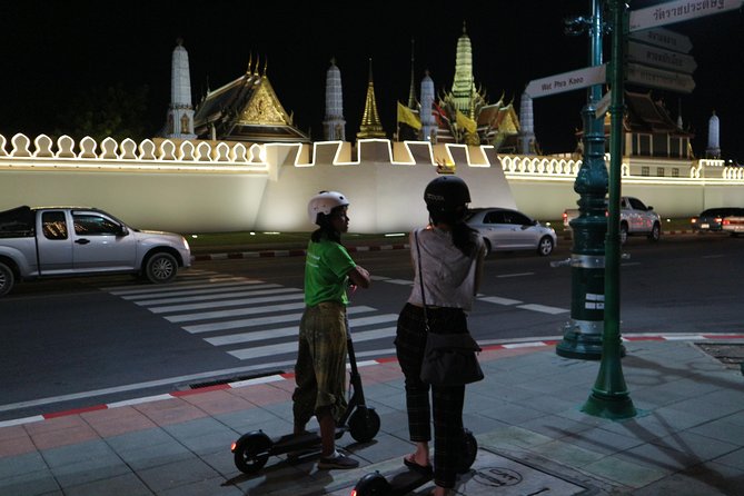 Bangkok at Night by Electric Scooter - Wat Prayurawongsawat Worawihan and the White Stupa Finale