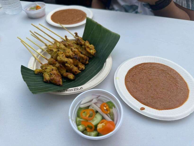 Bangkok Authentic Tasting Thai-Chinatown Walking Food Tour - Where you meet in Chinatown (and how to spot the group)