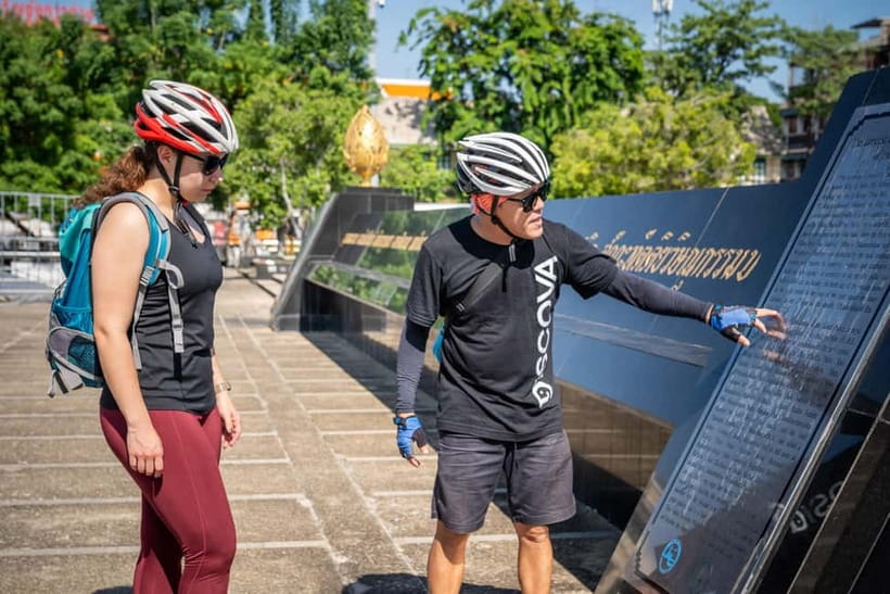 Bangkok: Backstreets and Historic Temples Bike Tour - Crossing the Chao Phraya on Two Wheels and by Boat