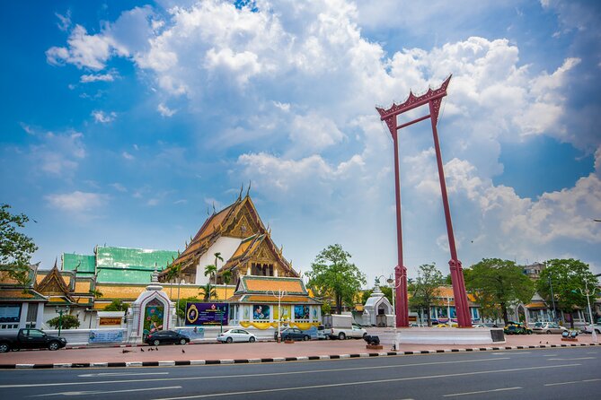 Bangkok: Backstreets and Temple Historic Bike Tour - Khaosan and Phra Athit: From Backpacker Energy to Quiet Canals