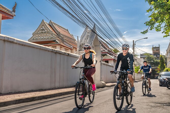 Bangkok: Backstreets and Temple Historic Bike Tour - Sao Chingcha Giant Swing and a Return Cycle to Finish
