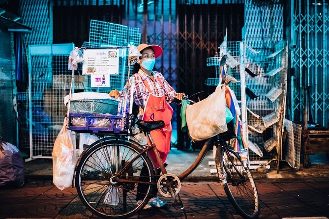 Bangkok Backstreets Food Tour with 15+ Tastings - Stop 3 near Yaowarat’s neon edge: finishing back at Shanghai Mansion