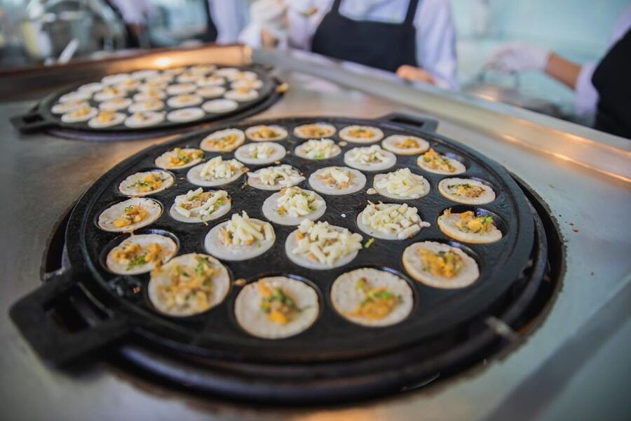 Bangkok: Baiyoke Observation Deck Ticket with Buffet Meal - Floating market and street-food style floors, what they add to the day
