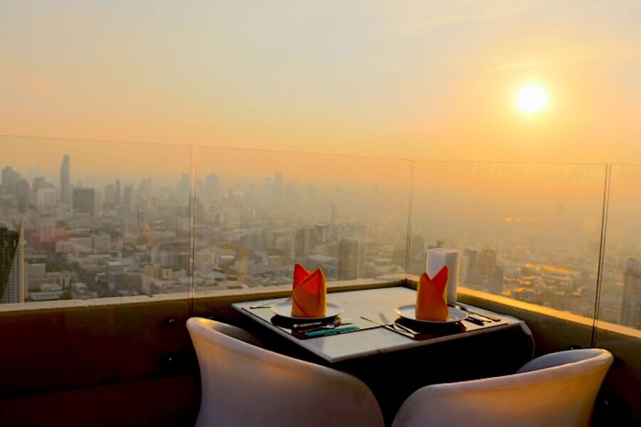 Bangkok: Baiyoke Tower Balcony Buffet & Observation Deck - Outdoor vs Indoor Balcony Seating: The Wind and the First-Come Reality