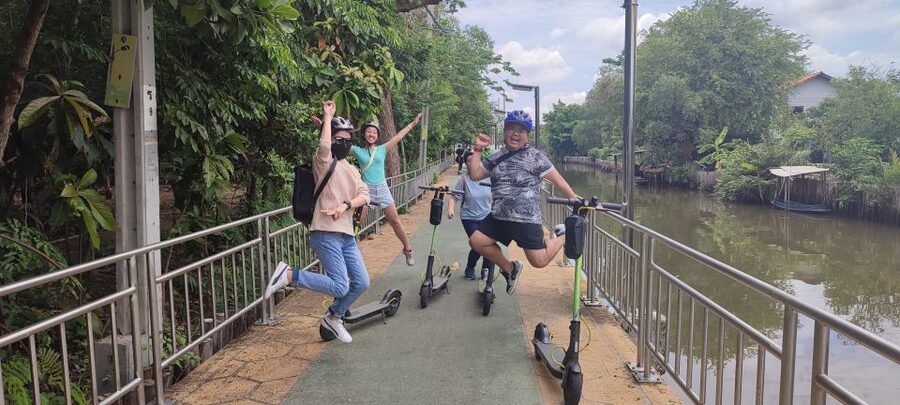 Bangkok: Bang Kachao E-Scooter Jungle Tour - Lunch at Bang Namphueng Floating Market, plus mango snacks