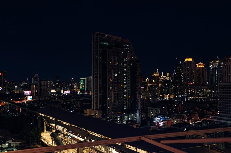 Bangkok: Barracuda Rooftop Bar Akara Hotel - Food you can enjoy, spice you should double-check