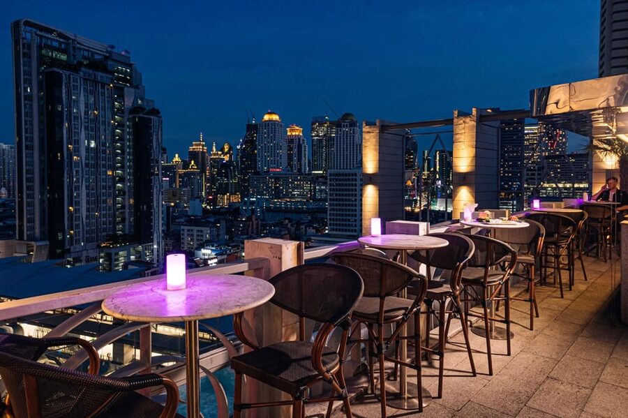 Bangkok: Barracuda Rooftop Bar Akara Hotel - Dress code and rules: small things that save your night