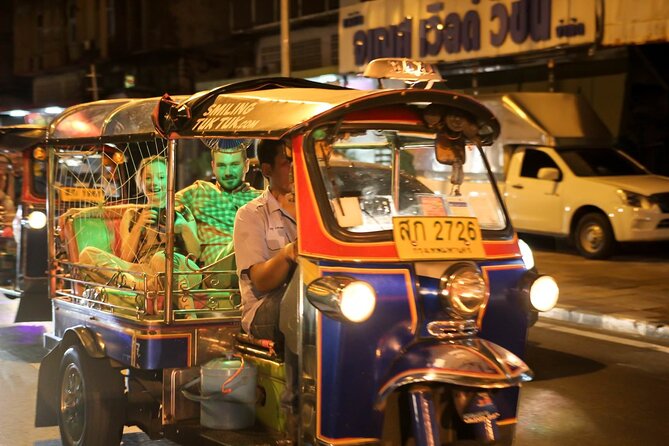 Bangkok Best Midnight Food Tour by Tuk Tuk - Northeastern Thai first stop: spicy, sour, and fried