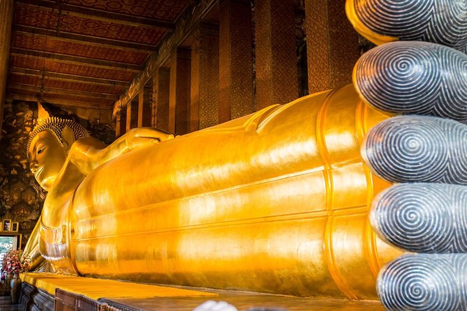 Bangkok Best Two Temples Emerald & Reclining Buddha + GrandPalace - Timing, comfort, and small-group pacing