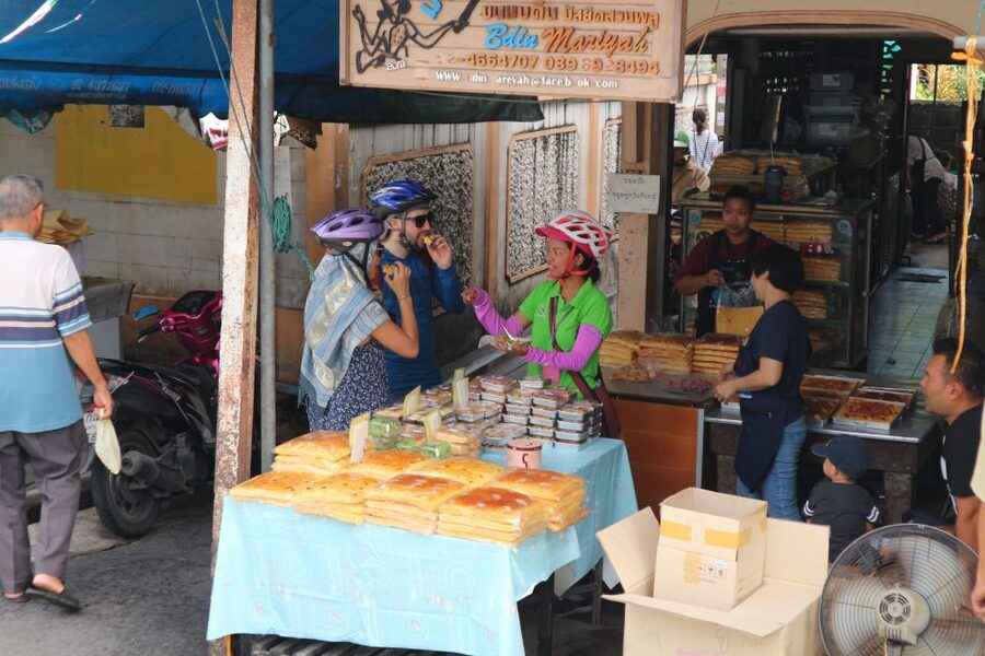 Bangkok: Bike and Canal Boat Tour with Lunch - Why a Thonburi bike and canal boat works so well