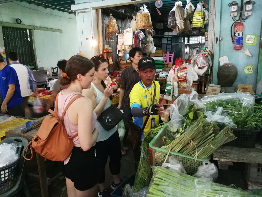 Bangkok: Bike and Canal Boat Tour with Lunch - Wat Pradittharam (Wat Mon) to the food market: Old Bangkok on two wheels