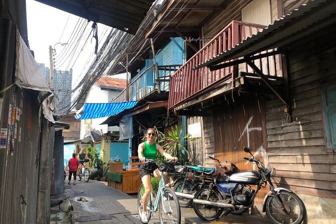 Bangkok: Bike and Longtail Boat Tour with Lunch - Wat Khun Chan: a temple stop on quiet Thonburi canals