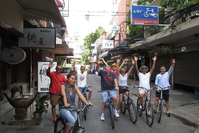 Bangkok: Bike and Longtail Boat Tour with Lunch - Bangkok Yai and the longtail boat: seeing canal life up close