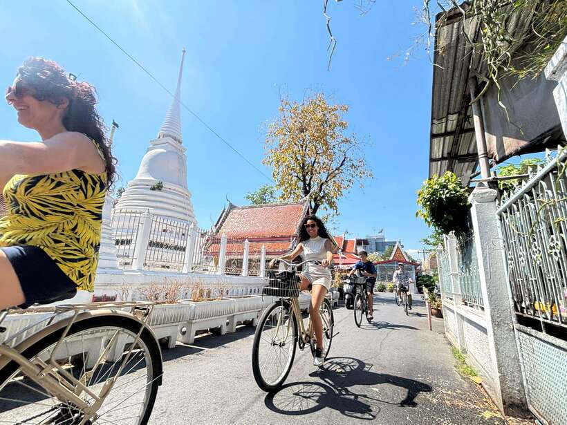 Bangkok: Bike, Boat & Food Tour in Thonburi - Pedaling to Talat Phlu (Phlu Market) and the feeling of local rhythm